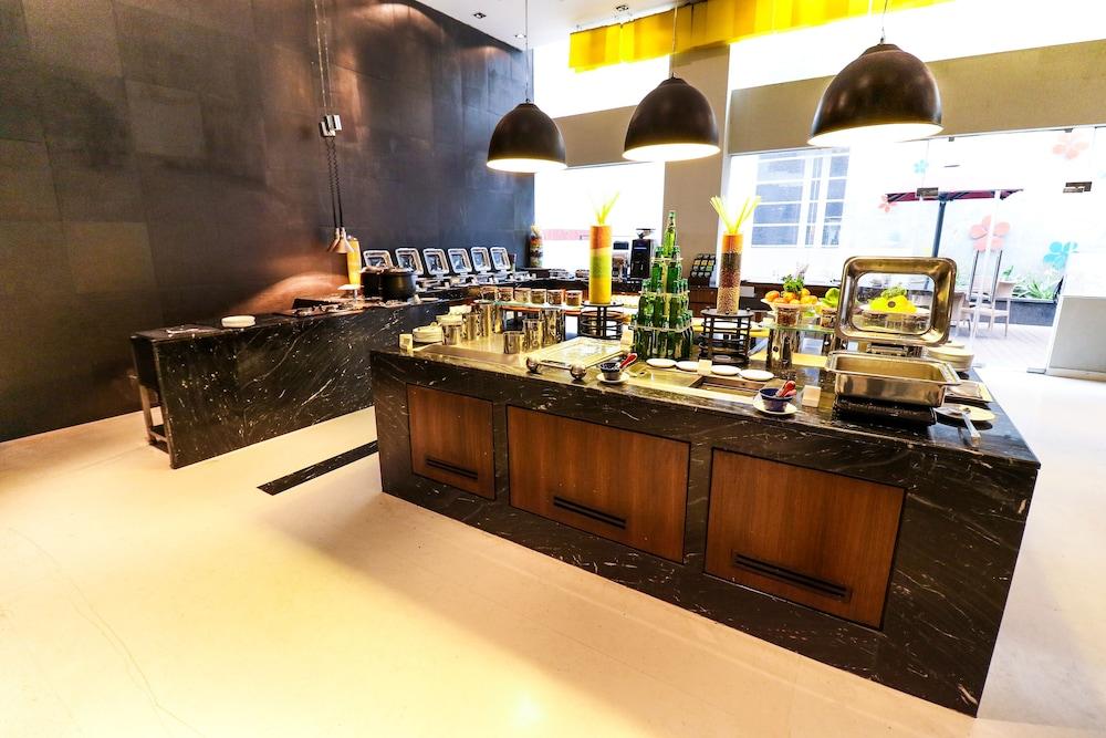 Keys Prima By Lemon Tree Hotels, Pimpri, Pune Esterno foto