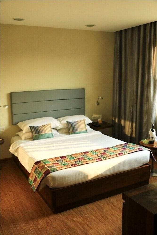 Keys Prima By Lemon Tree Hotels, Pimpri, Pune Esterno foto