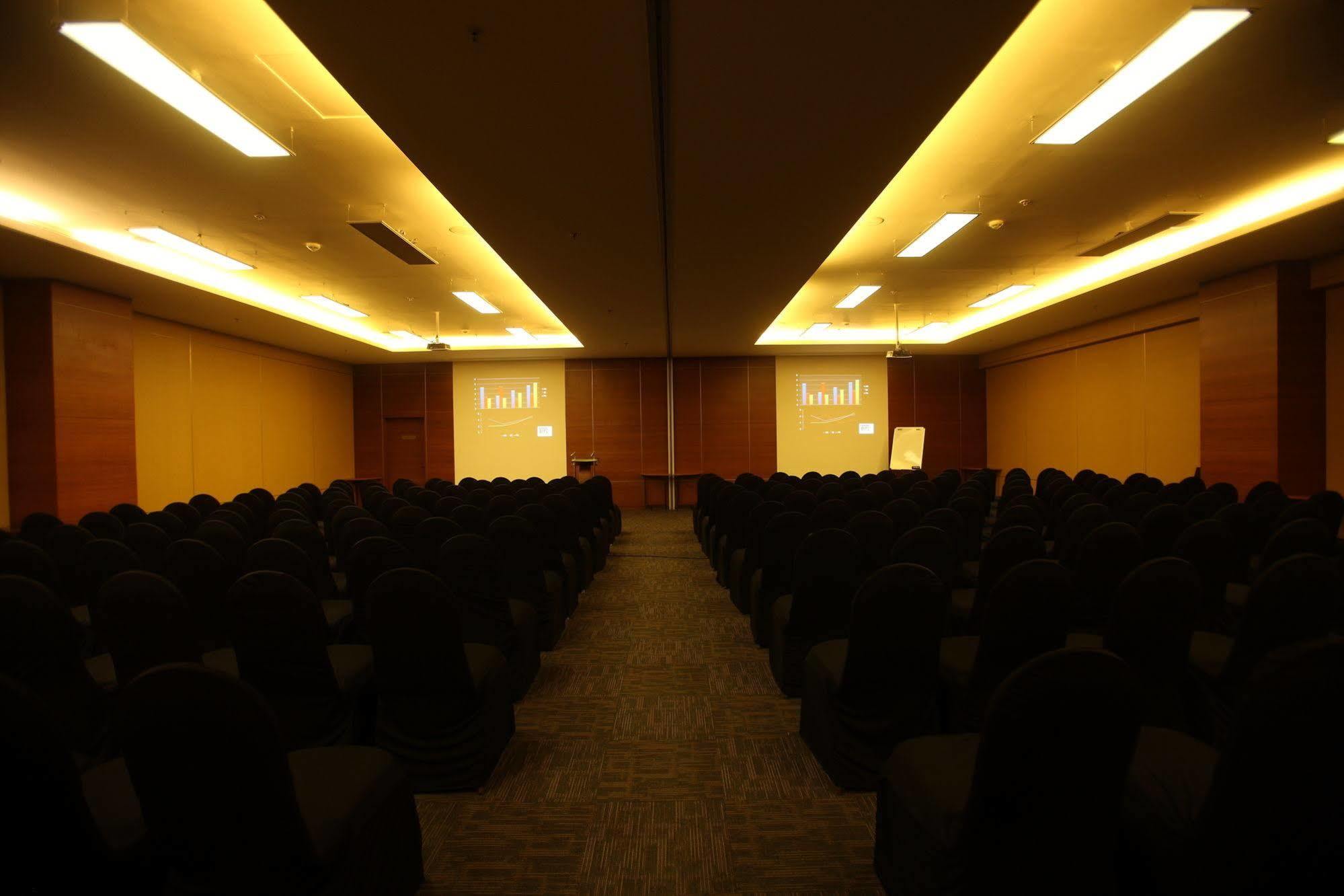 Keys Prima By Lemon Tree Hotels, Pimpri, Pune Esterno foto